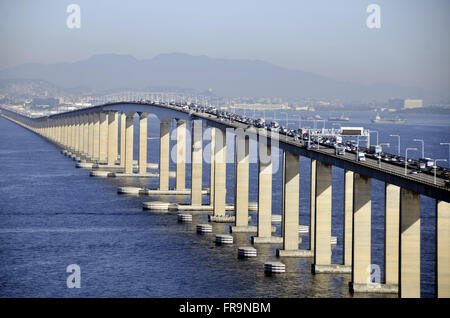 Luftbild von der Rio-Niterói-Brücke in der Guanabara-Bucht Stockfoto