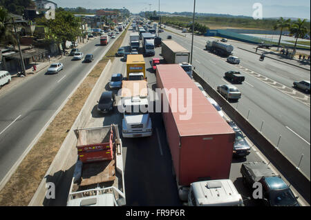 Washington Luiz Autobahn BR-040 in der Höhe von 3.200 - Rio-Petropolis Straße Stockfoto