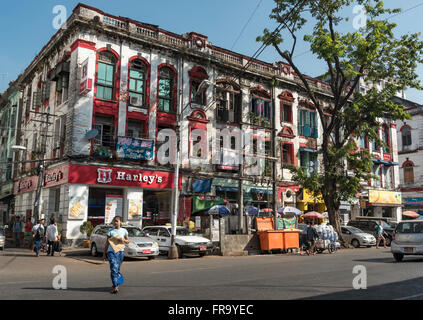 Kolonialzeit Gebäude im Zentrum von Yangon (Rangun), Burma (Myanmar) Stockfoto