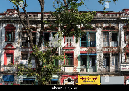 Kolonialzeit Gebäude im Zentrum von Yangon (Rangun), Burma (Myanmar) Stockfoto