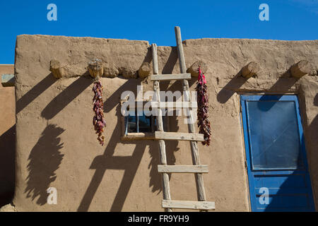 Taos Pueblo, datiert bis 1000 n. Chr.; New Mexico, Vereinigte Staaten von Amerika Stockfoto