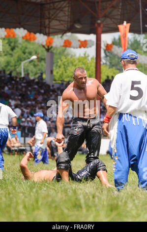 Ringer türkische Pehlivan beim Wettbewerb in traditionellen Kirkpinar Ringkampf. Stockfoto