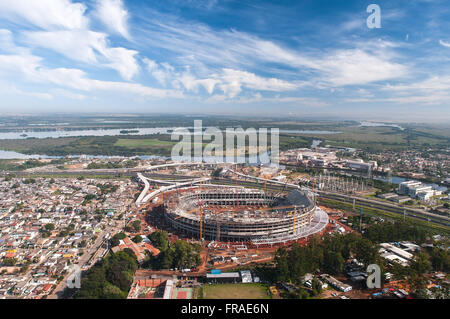 Luftansicht des Baus der Multifunktionsarena komplexe Gremio und Stadt Stockfoto