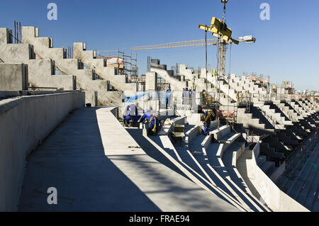 Aktivisten auf der Tribüne - Bau der Multifunktionsarena arbeiten komplexe Gremio Stockfoto