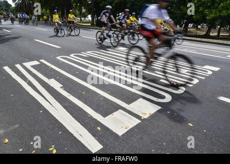 Radfahrer in die Pedale in Flamengo auf der Veranstaltung eines Tages ohne Autos - Südseite Stockfoto