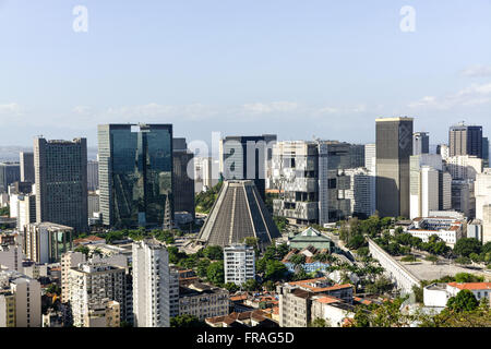 Catedral Metropolitana de Sao Sebastiao Rio De Janeiro und Arcos da Lapa in Praça Kardinal Kamera Stockfoto