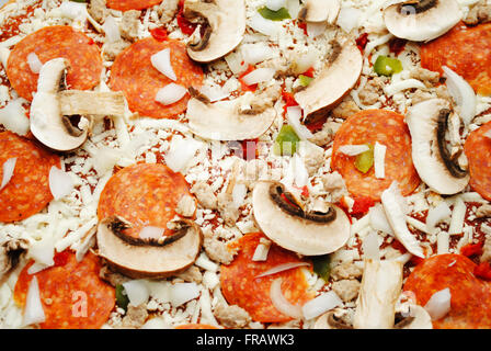 Hintergrund eines rohes Fleisch und vegetarische Pizza Stockfoto