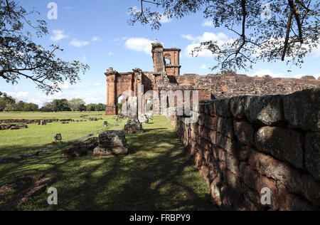 Sítio Arqueológico São Miguel Arcanjo - Ruínas da Igreja de São Miguel Construída de 1735 ein 1745 Stockfoto