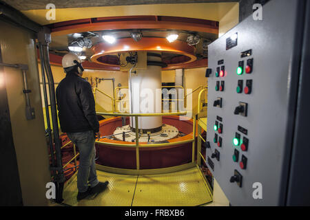 Hall-Generatoren - Wasserkraftwerk in Maua Tibagy Fluss Stockfoto