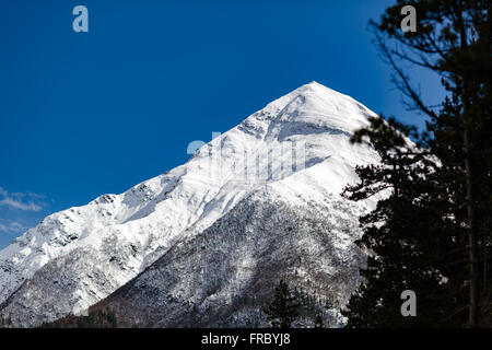 Inspirierende Landschaft im Himalaya-Gebirge. Annapurna Himal Range auf Annapurna Circuit Trek, wunderschöne Berge und Ansichten in Stockfoto