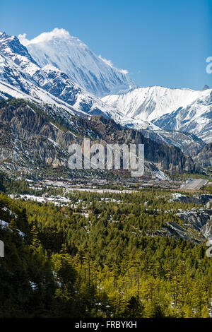 Inspirierende Landschaft im Himalaya-Gebirge. Annapurna Range auf Annapurna Circuit Trek, wunderschöne Berge und Ansichten. Auf der Suche Stockfoto