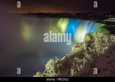 Niagara Falls im Winter Nachtaufnahmen Stockfoto