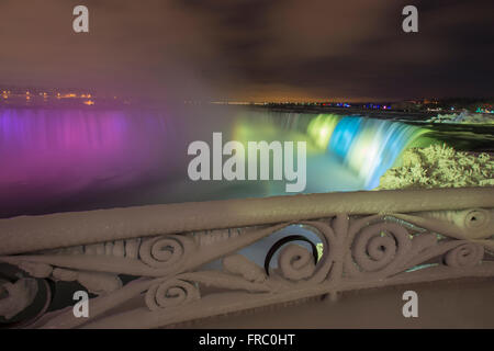 Niagara Falls im Winter Nachtaufnahmen Stockfoto