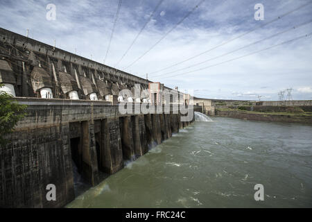 Abflußkanal von Itaipu Wasserkraftwerk - Itaipu Binacional - Integration zwischen Brasilien und Paraguay Stockfoto