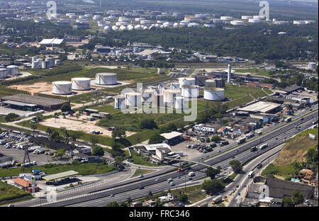 Luftbild GUSSASPHALT - Duque de Caxias und Washington Luis Highway BR-040 Stockfoto