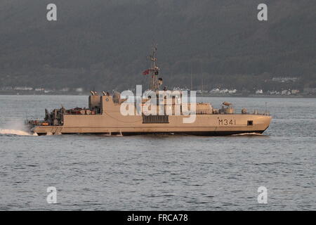 KNM Karmoy, eine Oksoy-Klasse Minehunter dienen in der norwegischen Marine, für Übung Joint Warrior 14-2 ankommen. Stockfoto