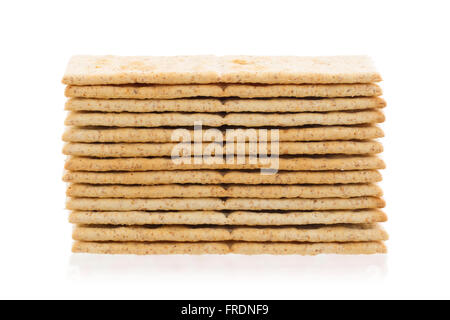 Stapel von Cracker isoliert auf weißem Hintergrund Stockfoto