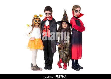 Gruppe von Kindern mit Gesicht malen und Halloween-Kostüme Stockfoto