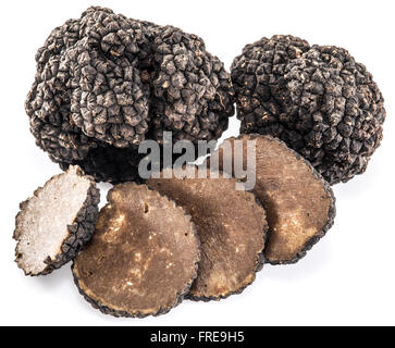 Schwarzen Trüffeln isoliert auf einem weißen Hintergrund. Stockfoto