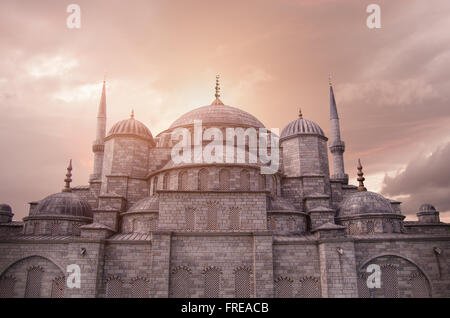 Sonnenuntergang über der blauen Moschee, Sultanahmet Camii, Istanbul, Türkei. Stockfoto