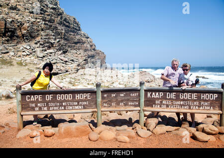 Besucher am Kap der guten Hoffnung-Schild am Cape Point im Western Cape - Südafrika Stockfoto