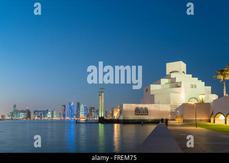 Nachtansicht des Museums für islamische Kunst in Doha Katar