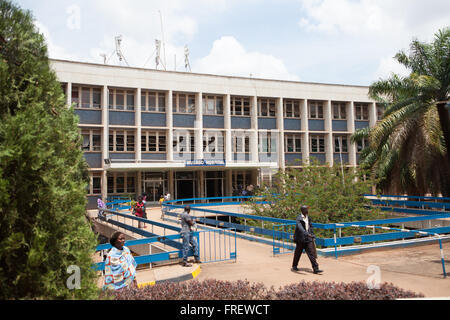 Eingang des Mulago Hospital in Uganda, Afrika Stockfoto