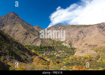 Blick über Tal am Toubkal, Atlasgebirge, Marokko Stockfoto