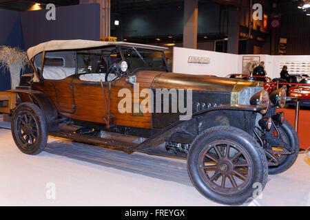 Paris, Frankreich. 2. Februar 2016. Mercedes 28/95 Phaeton in Paris, Frankreich. © Veronique Phitoussi Alamy Stock Photo Stockfoto