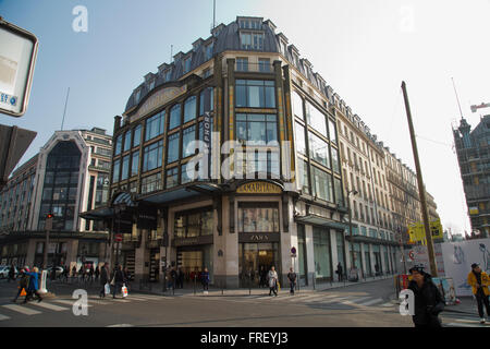 Samaritaine Kaufhaus in Paris Frankreich im Winter Stockfoto