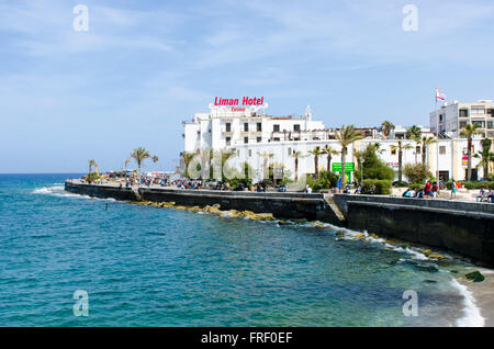 Liman Hotel und Casino in der Stadt Kyrenia an der nördlichen Küste von Zypern. Stockfoto