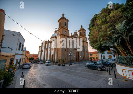 AGUIMES, Insel GRAN CANARIA, Spanien - 14. Dezember 2015: San Sebastianskirche im Zentrum des alten Dorfes Aguimes auf Gran Canar Stockfoto