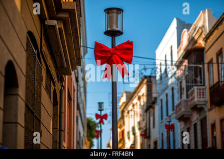 SANTA MARIA DE GUIA, Insel GRAN CANARIA, Spanien - 13. Dezember 2015: Streetview mit Weihnachtsschmuck in Santa Maria de Gu Stockfoto