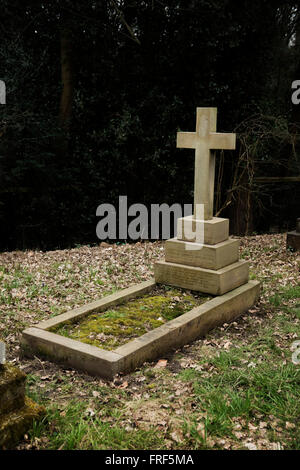 Grab von James Owens VC (1827 – 20. August 1901) in Lorne Straße Friedhof, Brentwood, Essex, England, Vereinigtes Königreich Stockfoto