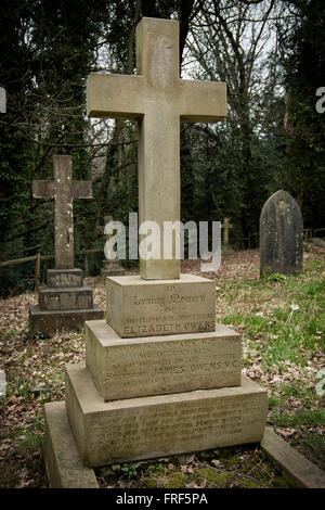 Grab von James Owens VC (1827 – 20. August 1901) in Lorne Straße Friedhof, Brentwood, Essex, England, Vereinigtes Königreich Stockfoto