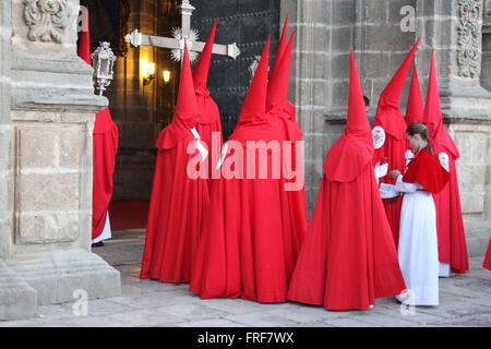 Andalusien, Spanien - 18.04.2011 - Spanien / Andalusien / Jerez De La Frontera - The Pentitents (Nazarenos) Karwoche Prozessionen Stockfoto