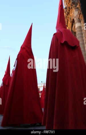 Andalusien, Spanien - 18.04.2011 - Spanien / Andalusien / Jerez De La Frontera - The Pentitents (Nazarenos) Karwoche Prozessionen Stockfoto