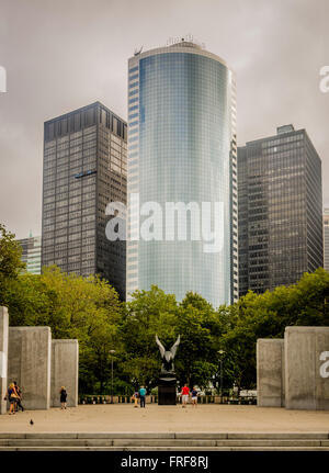 East Coast War Memorial, Battery Park, New York City, USA. Entworfen von architektonischen Firma Gehron & Seltzer. Adler-Statue von Albi Stockfoto