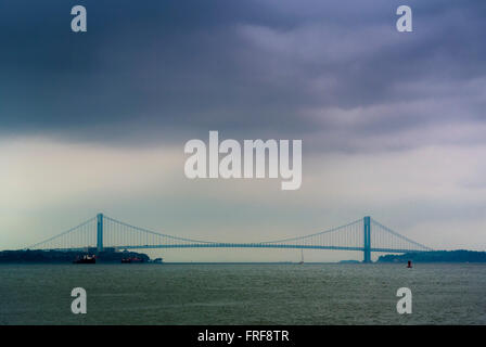 Verrazano-Narrows Bridge, doppelte decked Suspension Brücke verbindet Staten Island und Brooklyn von spanning the Narrows, neu Stockfoto