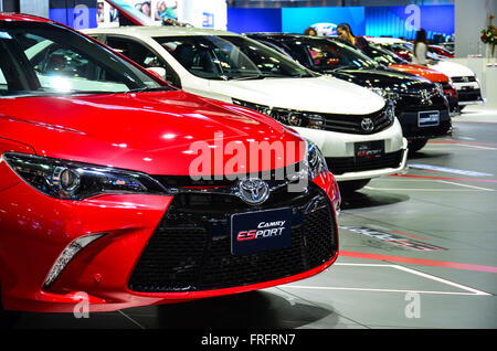 Bangkok, Thailand. 22. März 2016. Toyota Camry auf dem Display an der 37. Bangkok International Thailand Motor Show 2016 am 22. März 2016 Nonthaburi, Thailand. Bildnachweis: Chatchai Somwat/Alamy Live-Nachrichten Stockfoto