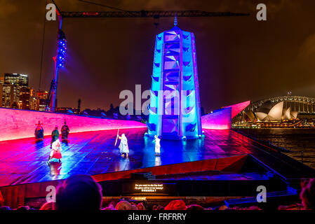 Sydney, Australien. 22. März 2016. Opera Australia statt eine Vorschau-Performance "Turandot" für Handa Oper Sydney Harbour mit einem riesigen 9m hohen und 60m langer Drachen und 18m hohe Pagode überragt die Bühne. Chinesische Regisseur Chen Shi-Zheng "Turandot" läuft vom 24. März bis 24. April Frau Macquaries Point im Hafen von Sydney mit. Bildnachweis: Hugh Peterswald/Pacific Press/Alamy Live-Nachrichten Stockfoto