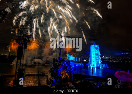 Sydney, Australien. 22. März 2016. Opera Australia statt eine Vorschau-Performance "Turandot" für Handa Oper Sydney Harbour mit einem riesigen 9m hohen und 60m langer Drachen und 18m hohe Pagode überragt die Bühne. Chinesische Regisseur Chen Shi-Zheng "Turandot" läuft vom 24. März bis 24. April Frau Macquaries Point im Hafen von Sydney mit. Bildnachweis: Hugh Peterswald/Pacific Press/Alamy Live-Nachrichten Stockfoto