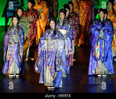 Sydney, Australien. 22. März 2016. Opera Australia statt eine Vorschau-Performance "Turandot" für Handa Oper Sydney Harbour mit einem riesigen 9m hohen und 60m langer Drachen und 18m hohe Pagode überragt die Bühne. Chinesische Regisseur Chen Shi-Zheng "Turandot" läuft vom 24. März bis 24. April Frau Macquaries Point im Hafen von Sydney mit. Bildnachweis: Hugh Peterswald/Pacific Press/Alamy Live-Nachrichten Stockfoto