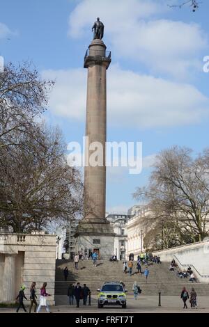 London, UK. 22. März 2016. Polizei-Fahrzeug geparkt in Londons Mall als Europa-Beefs Sicherheit in den großen Städten. Bildnachweis: Marc Ward/Alamy Live-Nachrichten Stockfoto