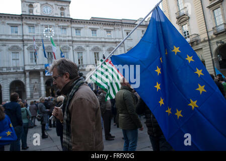 Turin, Italien. 22. März 2016. Solidarität für die Opfer der Terroranschläge von Brüssel in Turin, Italien: Stefano Guidi/Alamy Live News Stockfoto