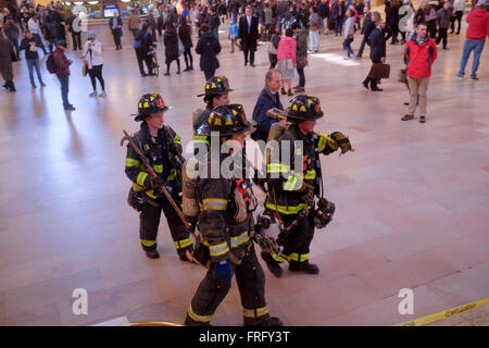New York, USA. 22. März 2016. Ein Feuer am Grand Central Station, begann im Junioren-Restaurant. Bildnachweis: Simon Goldrick/Alamy Live-Nachrichten Stockfoto
