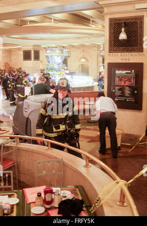 New York, USA. 22. März 2016. Ein Feuer am Grand Central Station, begann im Junioren-Restaurant. Bildnachweis: Simon Goldrick/Alamy Live-Nachrichten Stockfoto