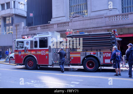 New York, USA. 22. März 2016. Ein Feuer am Grand Central Station, begann im Junioren-Restaurant. Bildnachweis: Simon Goldrick/Alamy Live-Nachrichten Stockfoto