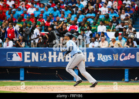 Havana, Florida, USA. 22. März 2016. WILL VRAGOVIC | Times.Tampa Bay Strahlen erster Basisspieler James Loney (21) verbindet zwei geführte Haus laufen im vierten Inning des Spiels zwischen den Tampa Bay Rays und der kubanischen Nationalmannschaft im Estadio Latinoamericano in Havanna, Kuba auf Dienstag, 22. März 2016. © Willen Vragovic/Tampa Bay Times / ZUMA Draht/Alamy Live News Stockfoto