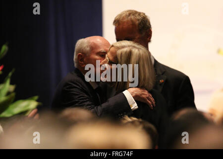 Sydney, Australien. 23. März 2016. Die 2016 lieferte Lowy Vortrag zum Premierminister von Australien, Hon Malcolm Turnbull, MP. Der 2016 Lowy Vortrag war der Premierminister erste wichtige Adresse in Australiens Rolle in der Welt. Der jährliche Lowy Vortrag ist die Lowy Institute Signatur Ereignis jedes Jahr, an dem eine prominente Person auf Australiens Rolle in der Welt und der Welt Einfluss auf Australien spiegelt. Im Bild: Der ehemalige australische Premierminister John Howard und Lucy Turnbull. Bildnachweis: Richard Milnes/Alamy Live-Nachrichten Stockfoto